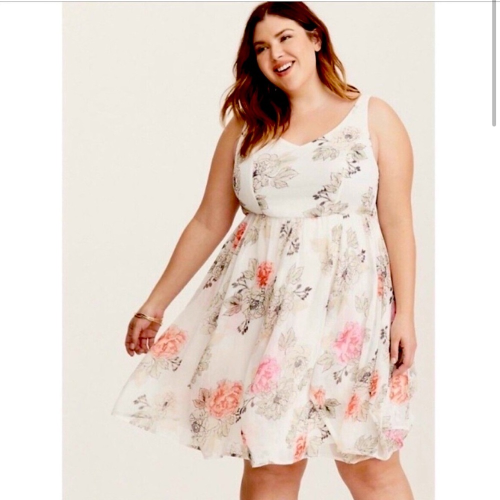 Torrid 3 Floral Ivory Chiffon Skater Dress Sleeveless Lined Plus Size 3X, 22-24